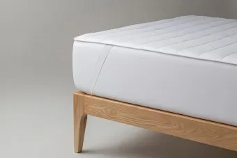 Захисний стьобаний наматрацник на гумці